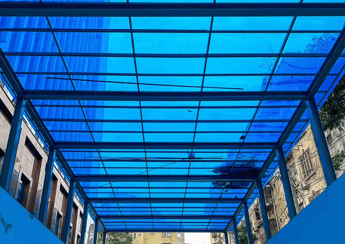 Tấm lấy sáng Polycarbonate dạng phẳng 12 Lợp mái bằng tấm lấy sáng Polycarbonate dạng phẳng