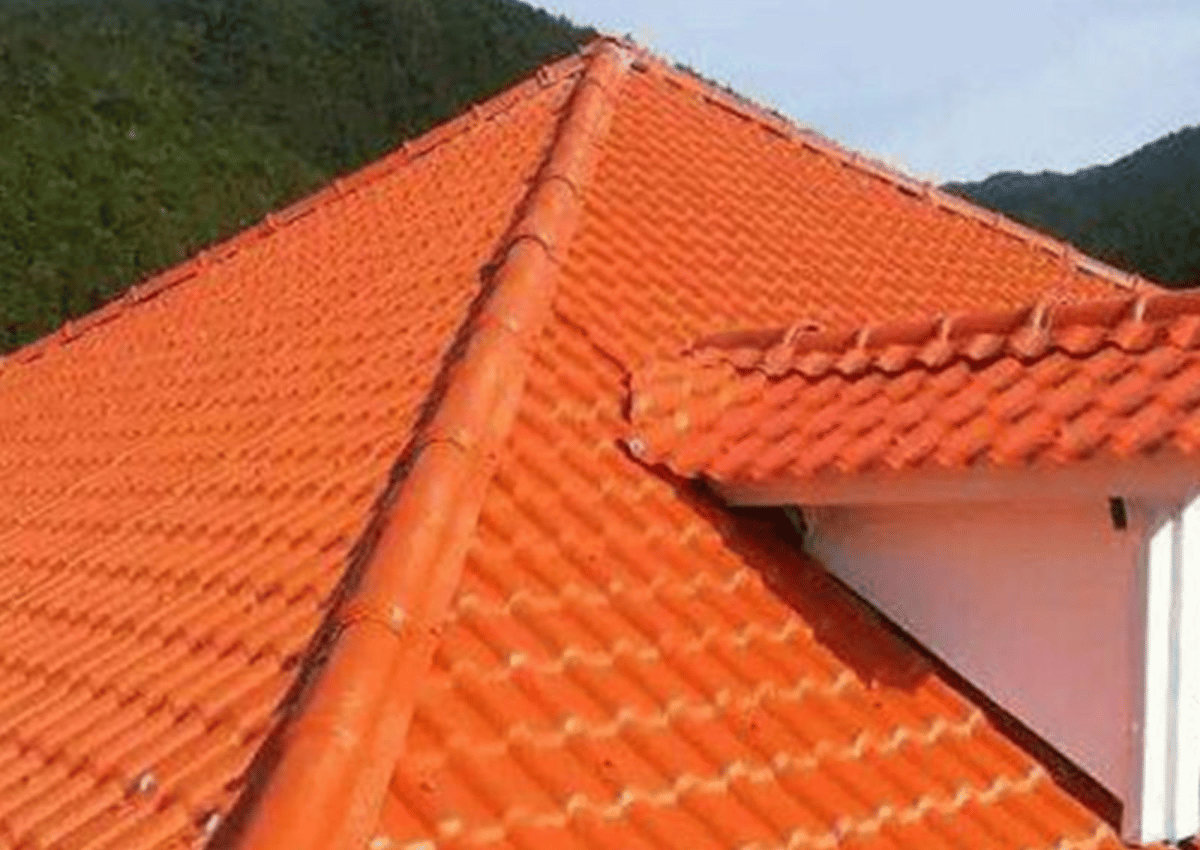 Tấm úp đỉnh ngói nhựa được ứng dụng rộng rãi trong nhiều loại công trình