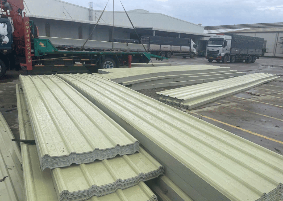 Tôn nhựa PVC ASA siêu bền 22 Vận chuyển tôn nhựa PVC ASA số lượng lớn