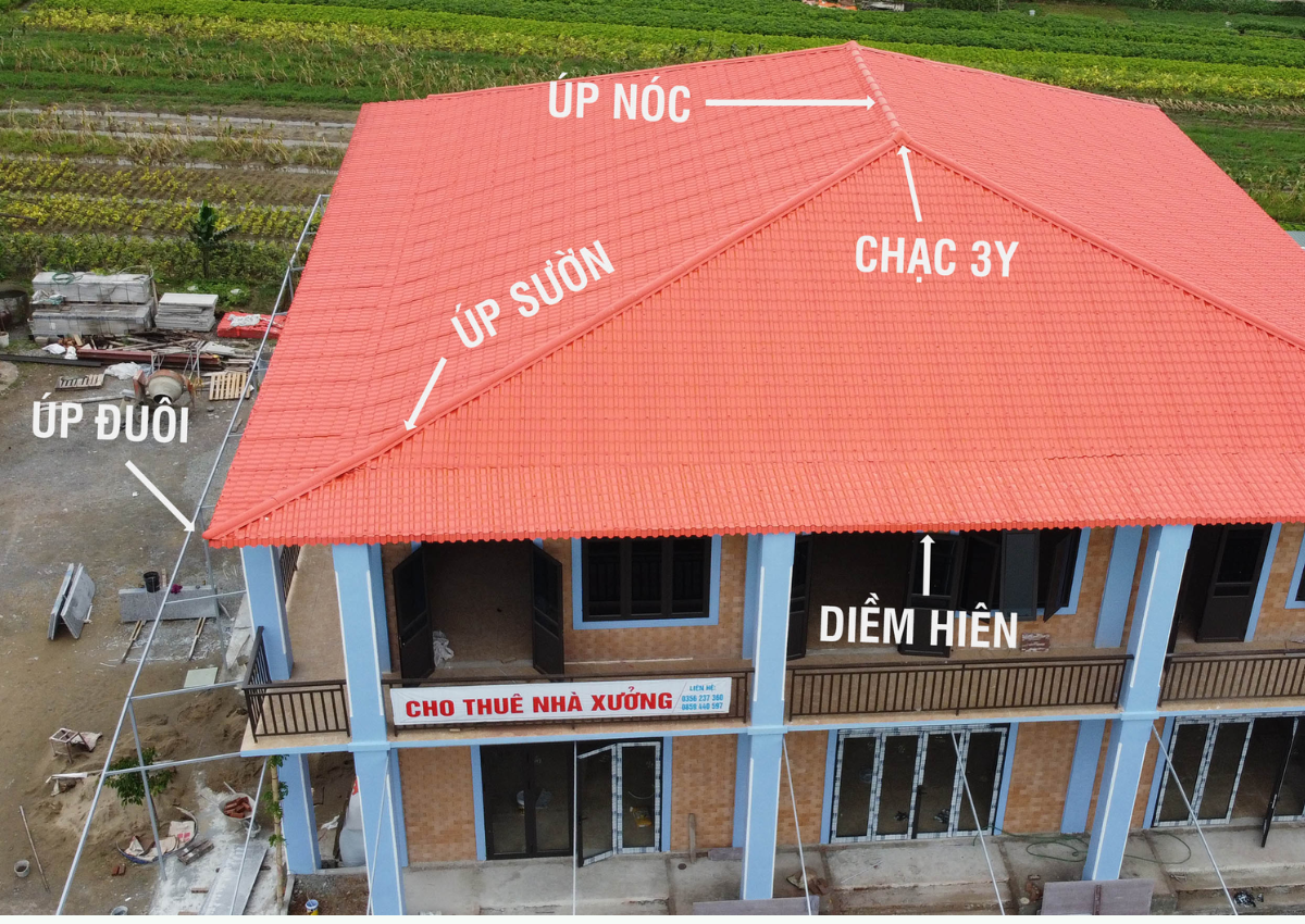 Vị trí thi công của tấm úp nóc ngói nhựa khi lợp mái