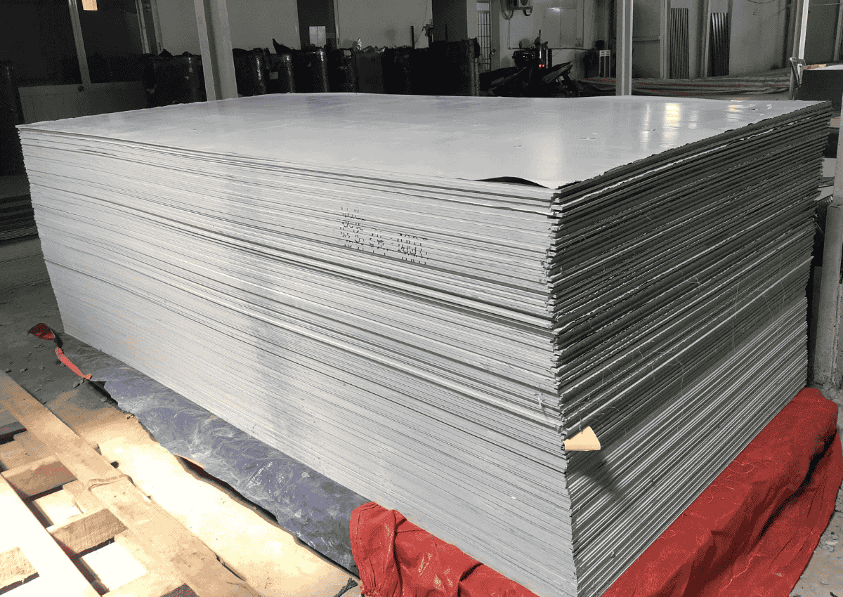Các tấm PVC trong kho Phát Lộc