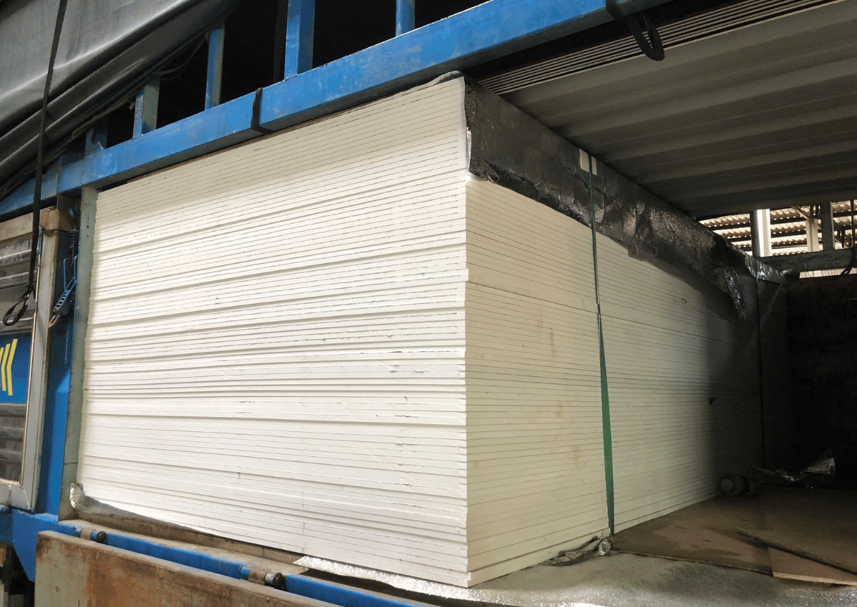 Phát Lộc giao hàng tấm nhựa PVC cứng
