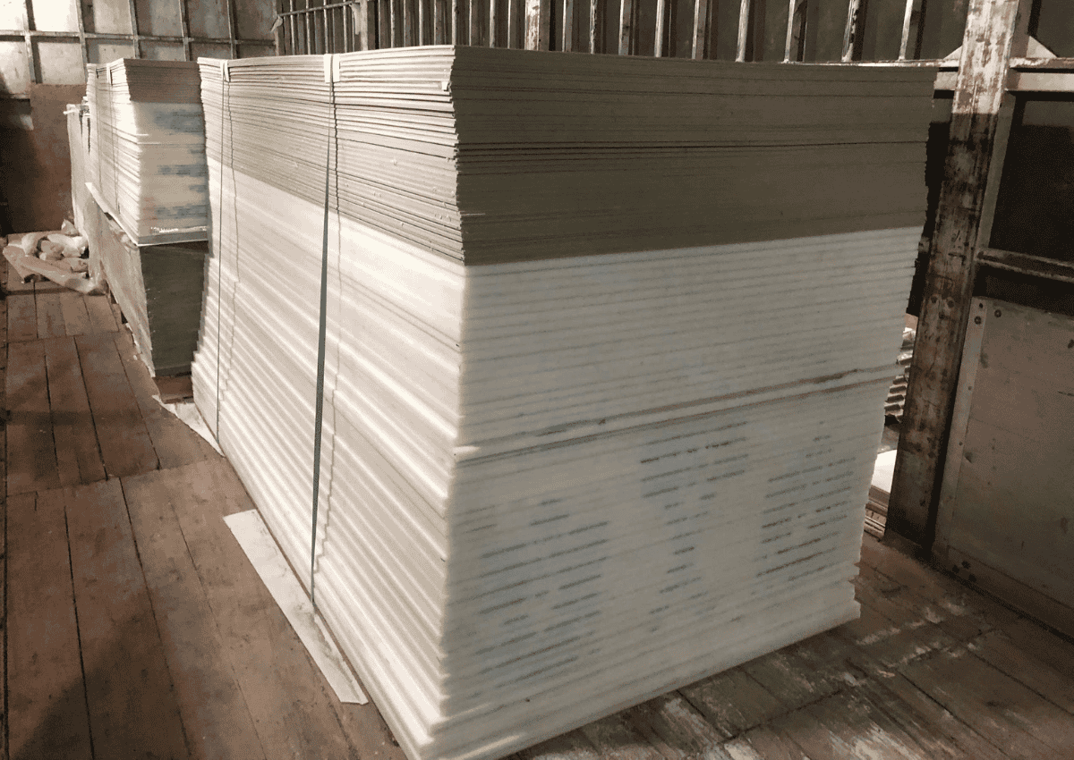 Top 5 vật liệu cách nhiệt bằng nhựa giá rẻ và bền nhất năm 2025 1 Tấm nhựa PVC số lượng lớn