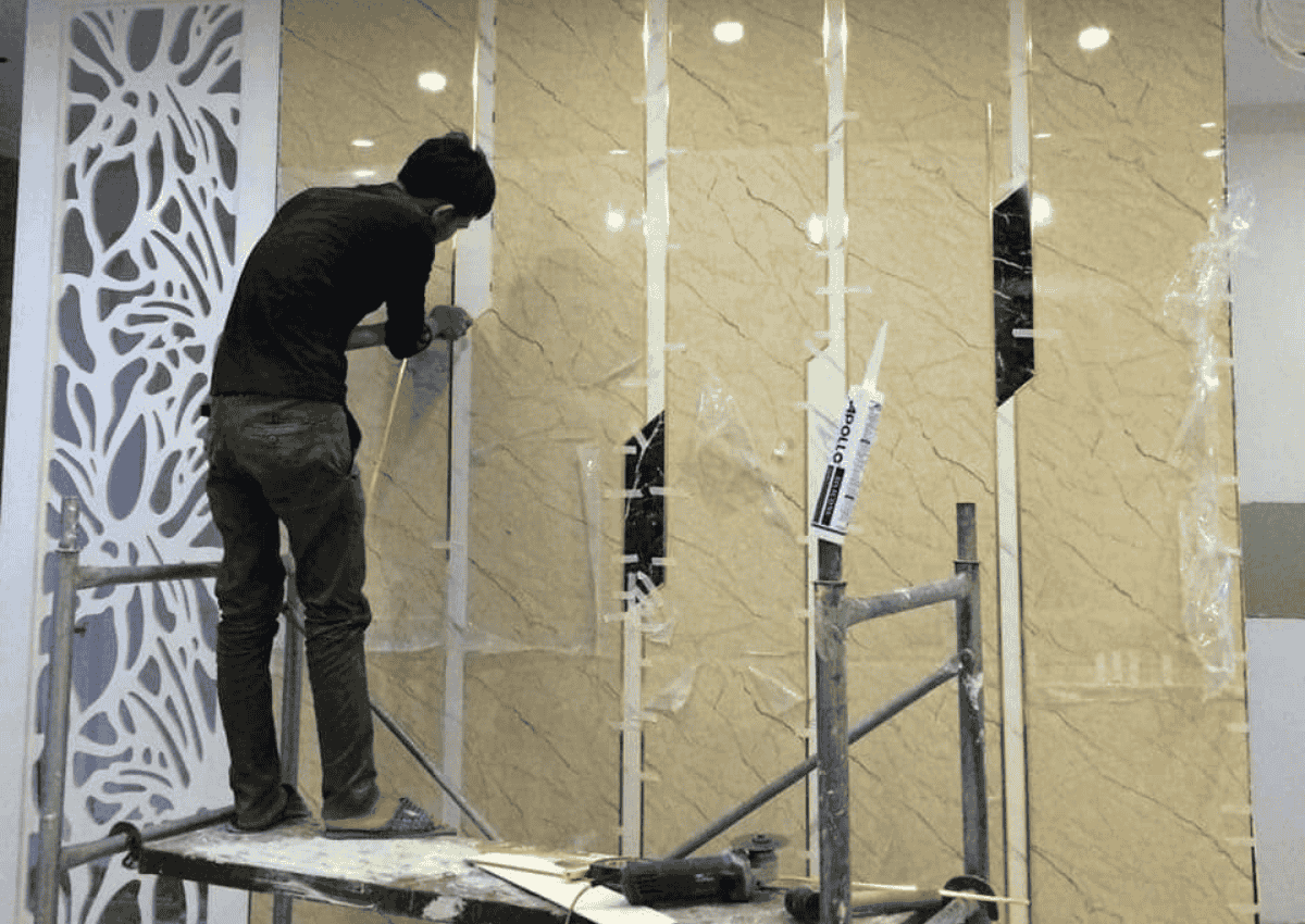 Quy trình thi công tấm nhựa PVC Phát Lộc 2 Xử lý và chuẩn bị bề mặt thi công