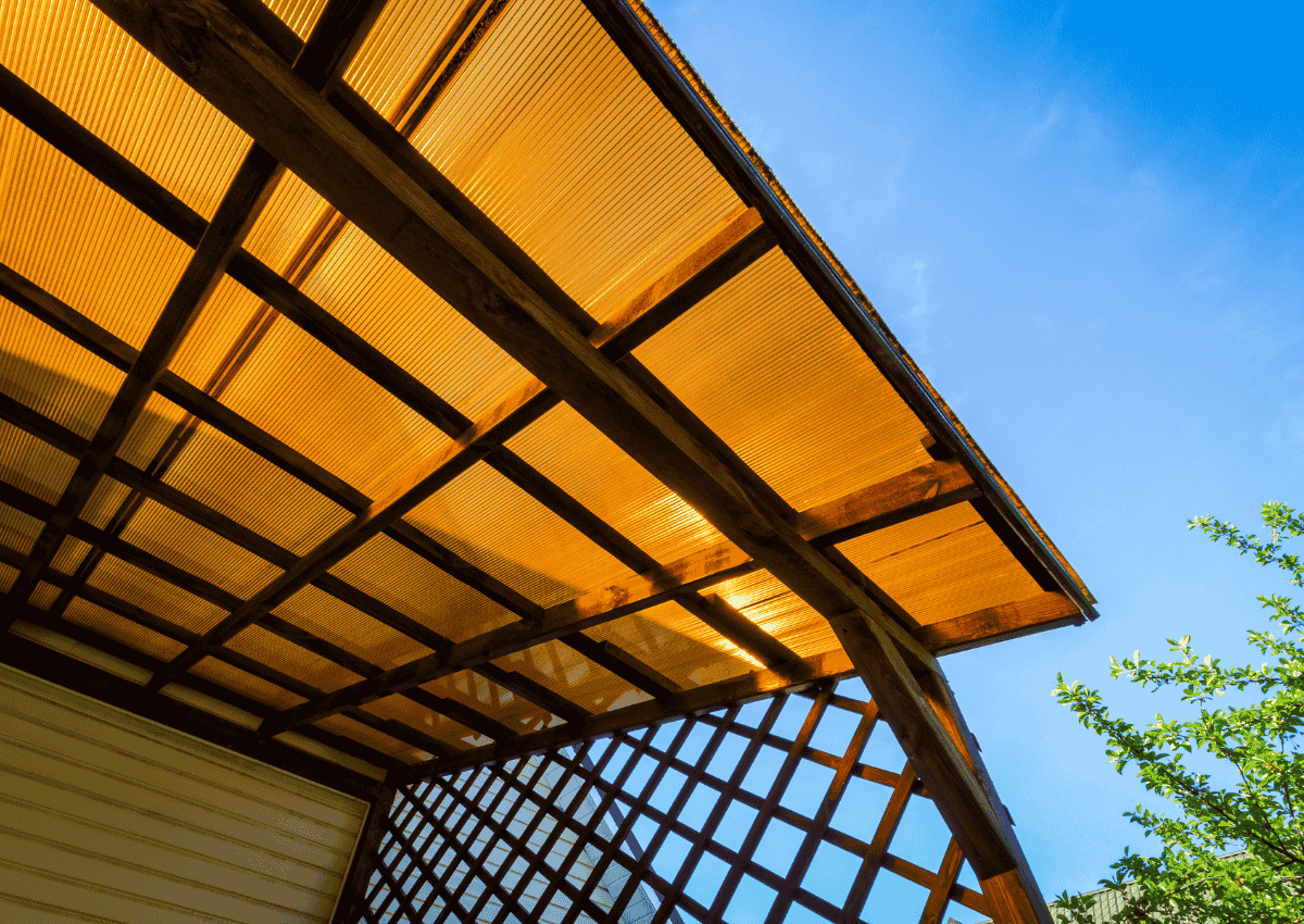 5 lý do chủ đầu tư nên chọn thi công tấm lợp polycarbonate cho nhà máy & khu công nghiệp 2 Hoàn thiện thi công tấm lợp polycarbonate